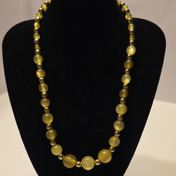 Vintage Yellow And Goldtone Beaded Necklace 16 Inches With Over 2 Inch Extension - Picture 1 of 9